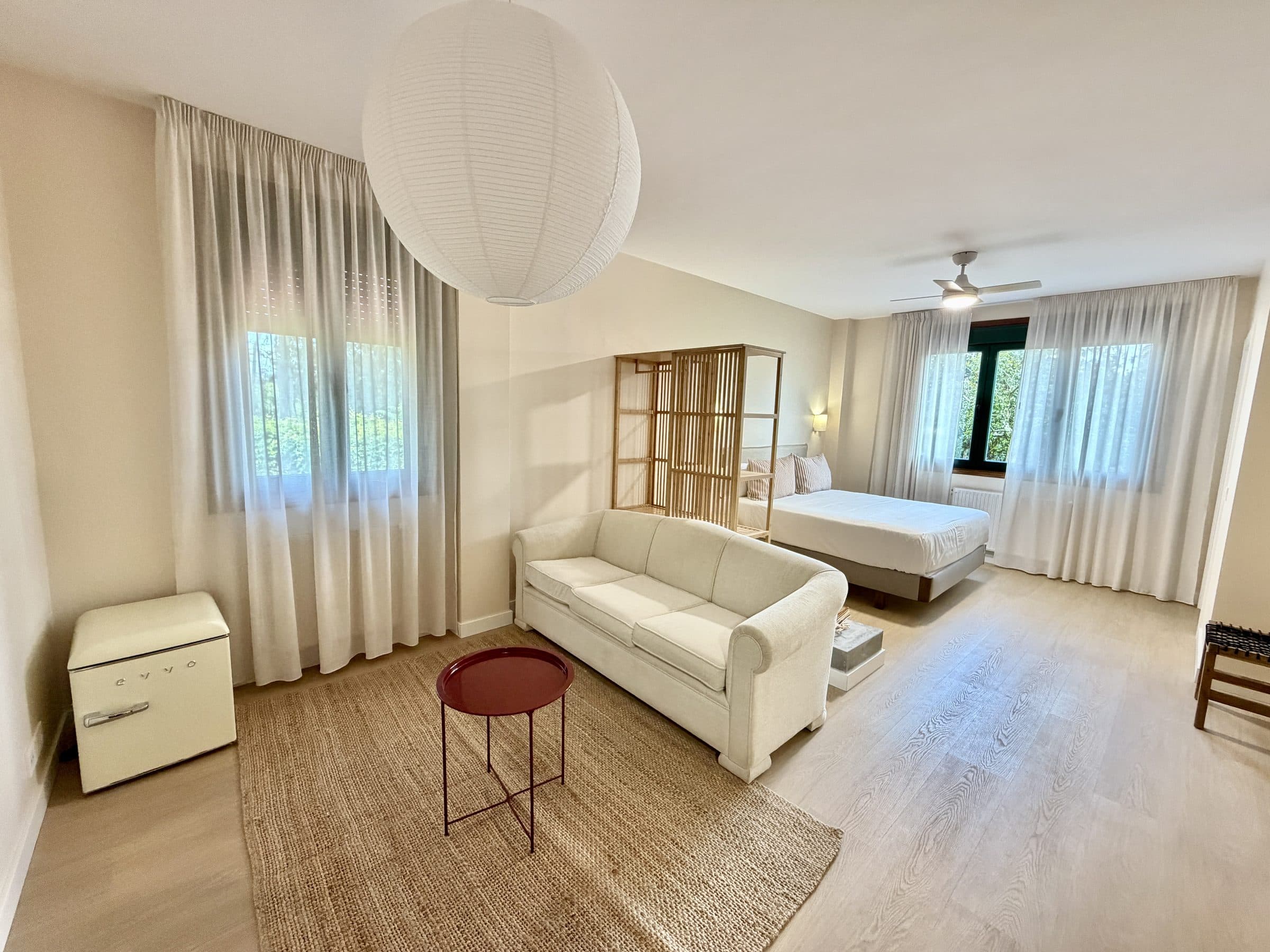Estudio de Finca La Oliva con zona de estar y dormitorio al fondo